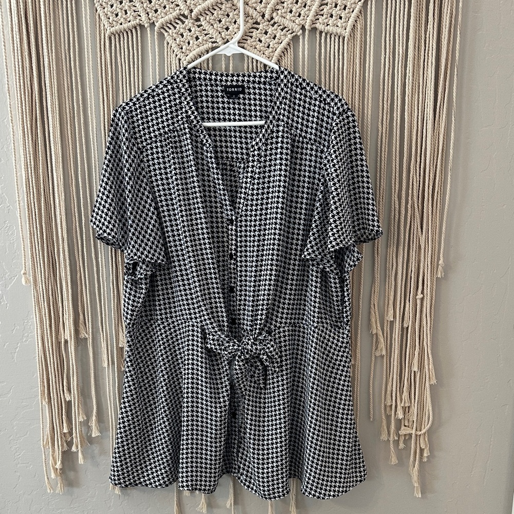 Torrid Black and White Houndstooth Blouse